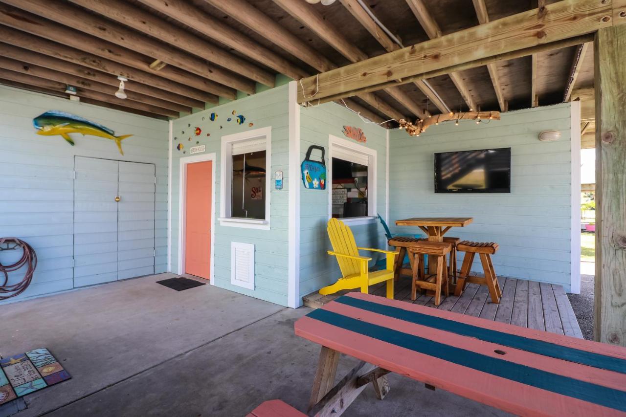 גלווסטון One-Of-A-Kind Beach Home With Lounge Bar Game Room מראה חיצוני תמונה